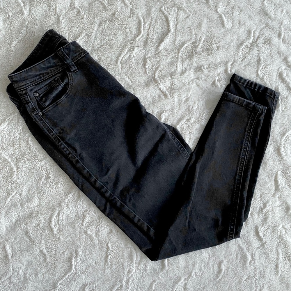 Mid Rise Black Ankle Jeans